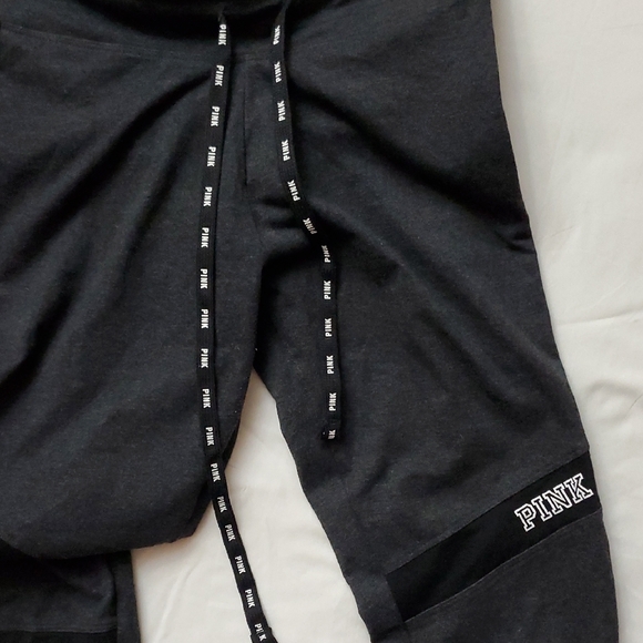 PINK Victoria's Secret Black Yoga Leggings with Bold Branding Sz.S/p - Picture 5 of 13